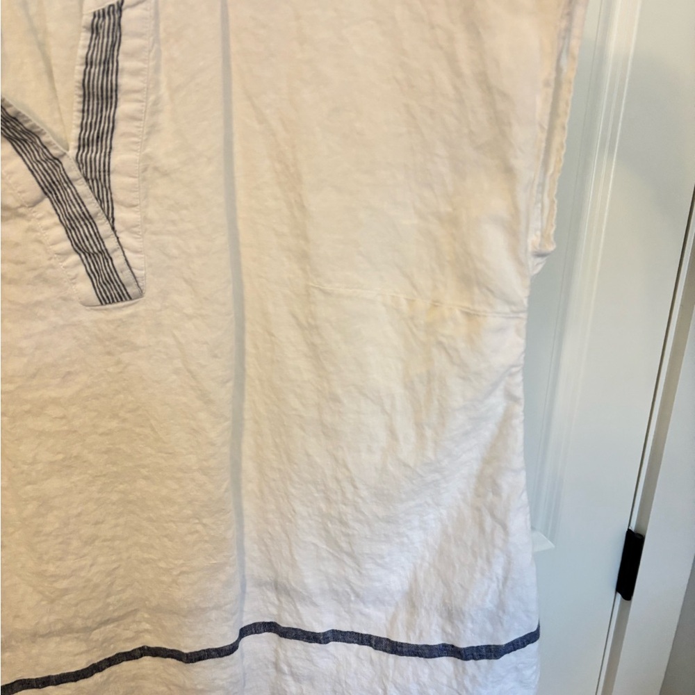 Talbots White and Navy Relaxed Linen Blouse - Picture 3 of 6